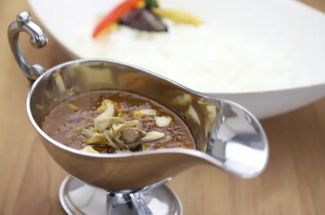 美味しくてヘルシー!そしてサステナブル!苗場プリンスホテルにオリジナルカレー「NAEBA Style」が登場/湯沢町