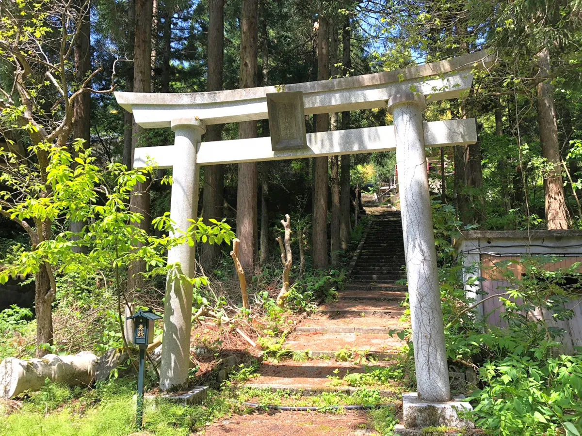 暗闇の向こう側に確かに存在していた！「世界一神社」へ行ってきました／三条市