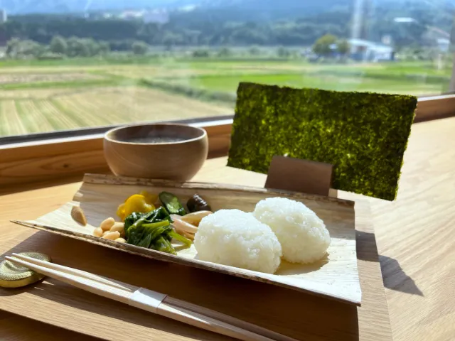 新潟おにぎりの最高峰！塩沢産コシヒカリの塩むすびに舌鼓「FARM FRONT SEKI NOEN」／南魚沼市