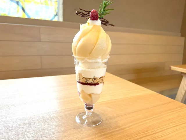 今が旬！「洋梨の貴婦人」ル レクチエが丸ごと入ったパフェを食べてみた！／新潟市