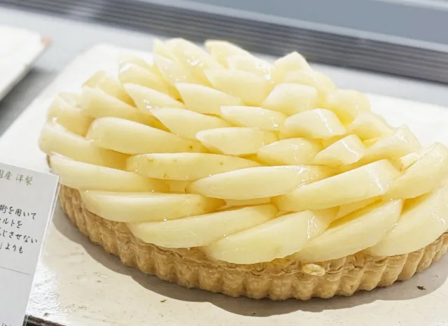 銀座の「カフェコムサ」で、新潟県が誇る冬の味・洋梨「ル レクチエ」のケーキに舌鼓／東京都