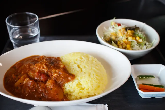 ランチにおすすめ!古民家カフェ矢代で味わうスリランカ風カレー/妙高市