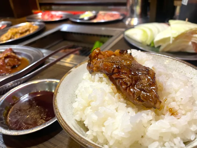 安くておいしいと人気の大衆焼肉きらくで人気のお肉ベスト5を食べてみた！／見附市