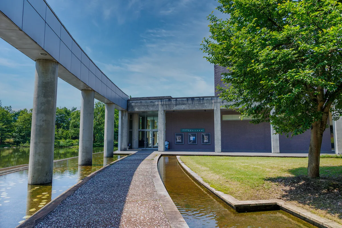 八海山を望む池田記念美術館でアート、文学、スポーツにふれる／南魚沼市