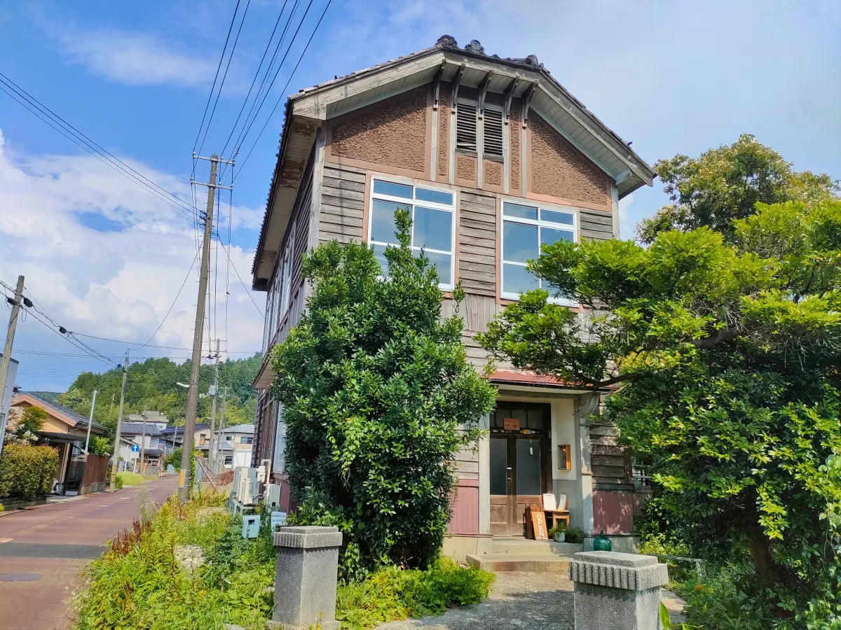 木工のまちの懐かしさ感じる有形文化財と焼き芋とコーヒーのお店「KIDORI」／加茂市