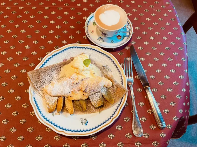 【旬の新潟素材×絶品ガレット】「Creperie cafe Hanasaku」でフランスのアンティーク雑貨とともに、華やかなひと皿を楽しむ／新潟市