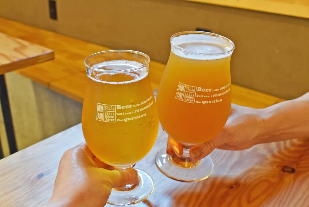 サクッとコロッケ、ぐいっとクラフトビール。まち歩きを楽しむ/湯沢町