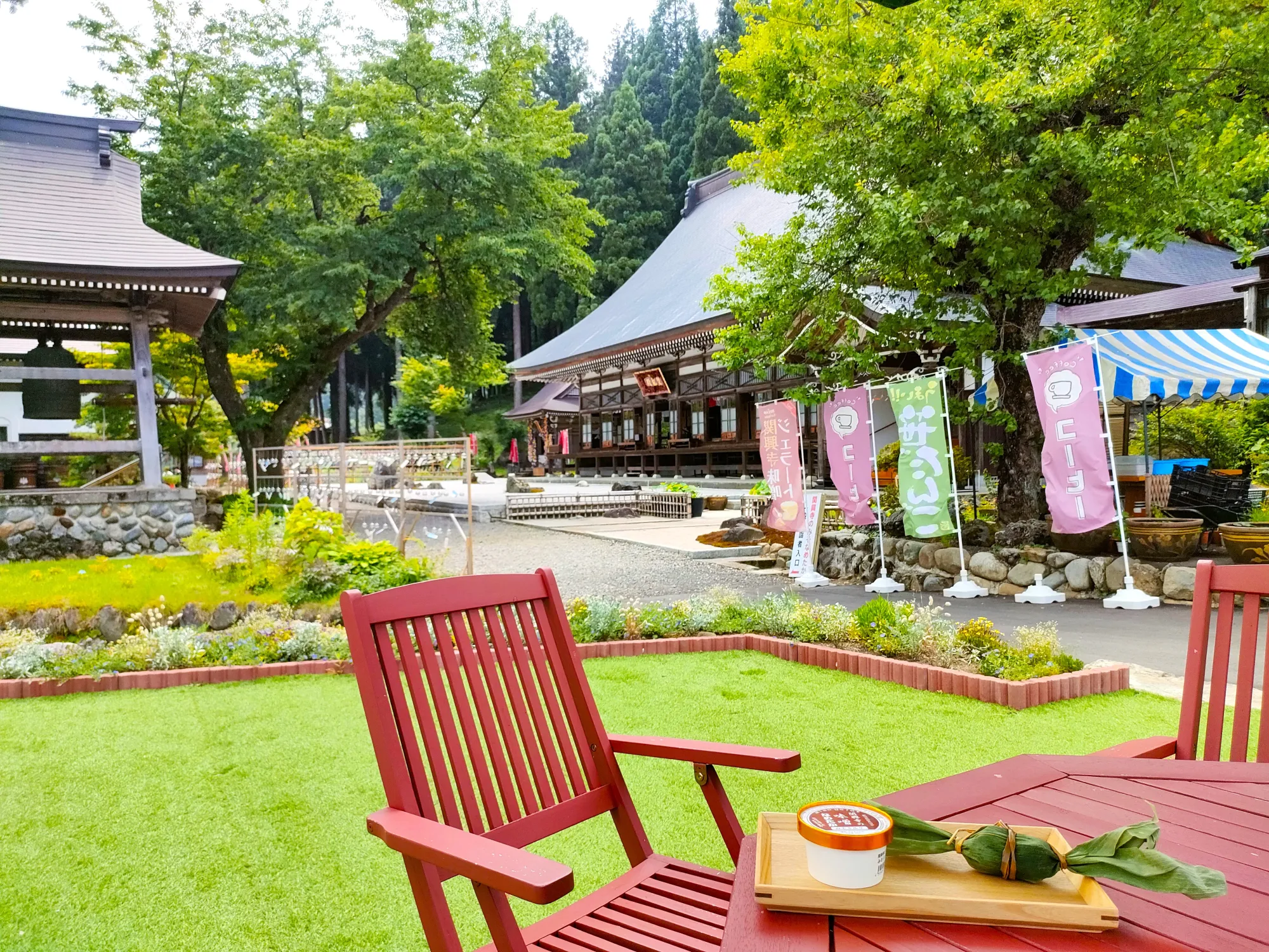 「味噌なめたか」の「関興寺」で味わう禅カフェの味噌ジェラートと空飛ぶ笹団！？／南魚沼市