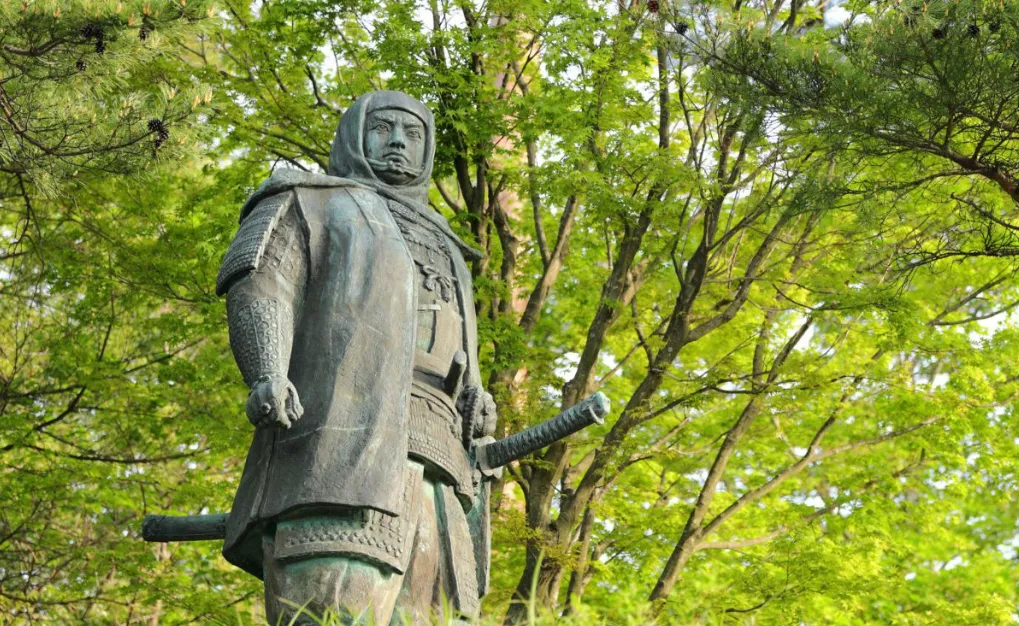 「歴史と神秘」をたどるおすすめスポットを道しるべに、大自然と名湯・美食に癒される2日間
