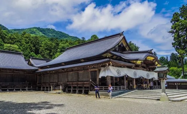弥彦・燕三条を満喫！神社・温泉・ご当地グルメを巡る1泊2日