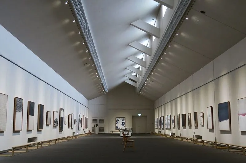 トミオカホワイト美術館