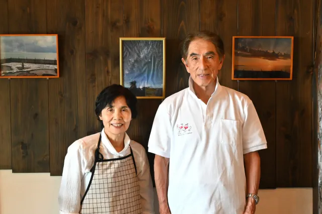 お店を営む板垣さんご夫妻
