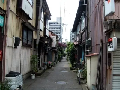 本町通周辺、りゅーとぴあ(新潟市民芸術文化会館)
