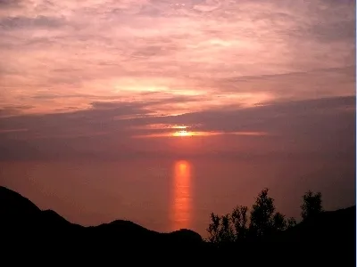 弥彦山頂から見た夕陽