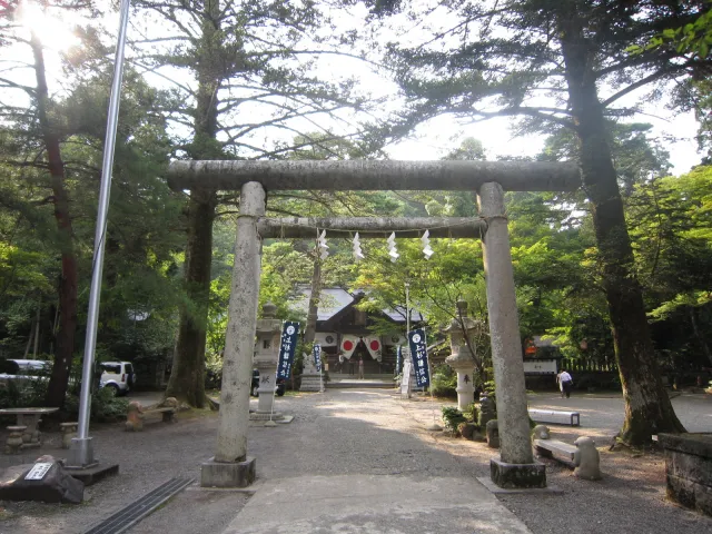 春日山神社