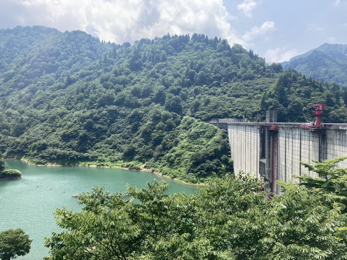 上流にある加治川治水ダム