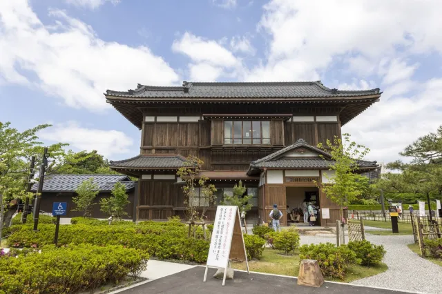 蔵春閣