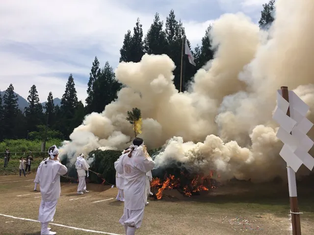 八海山大倉口火渡り祭