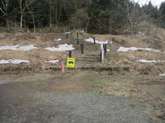 鋸山・花立コース登山口