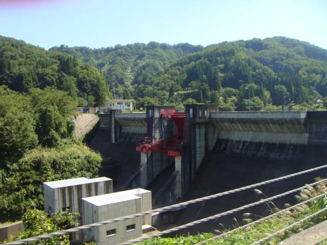 鯖石川ダム