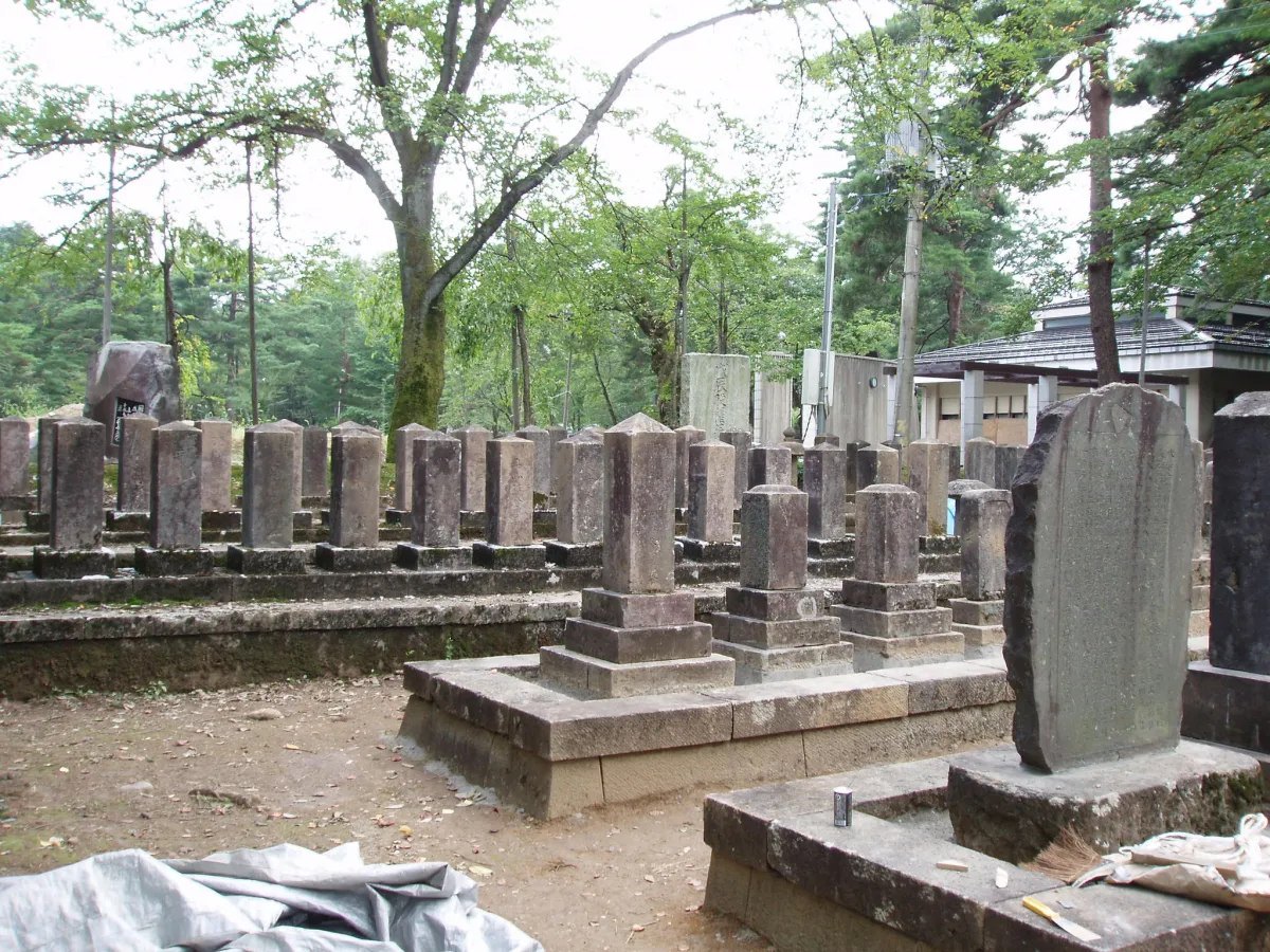 船岡山にある北越戊辰戦争西軍墓地