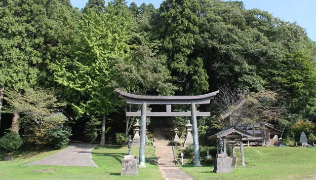 草苅神社能舞台