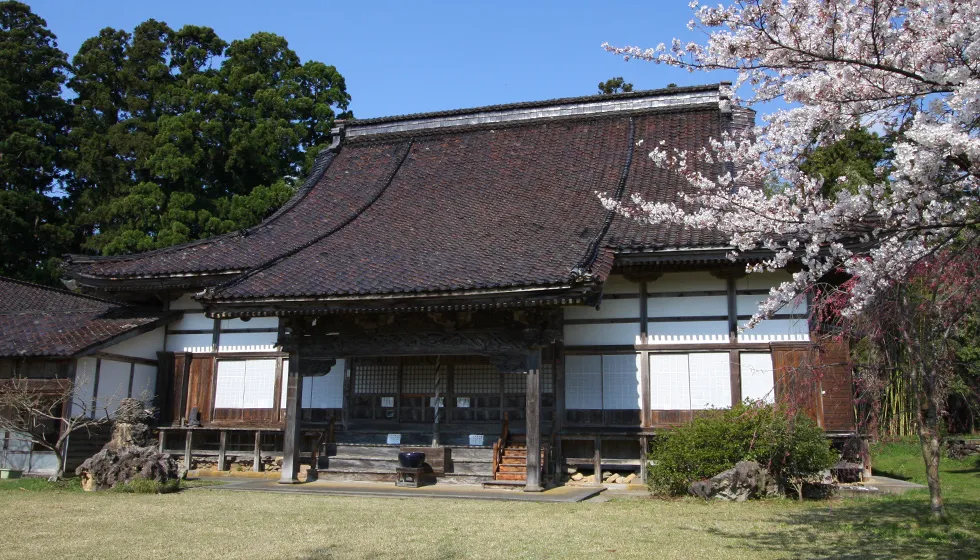 何度かの火災を経た本堂は1904年に再建されて今日に至ります。