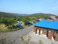 サニタリーハウス(炊事場、洗面場、水洗トイレ、温水シャワー、コインランドリー)