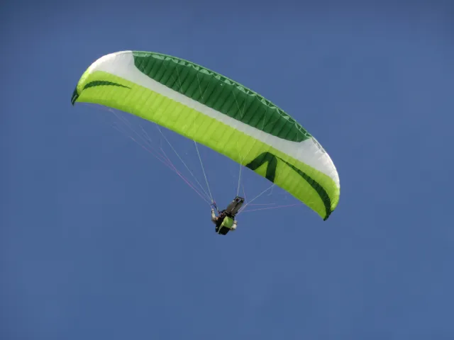 里山を空中散歩!パラグライダー体験