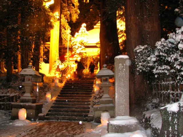雪灯籠がお出迎え 別所虚空蔵尊例祭
