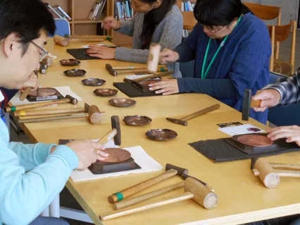 鎚起銅器の小皿/カップソーサーづくり体験