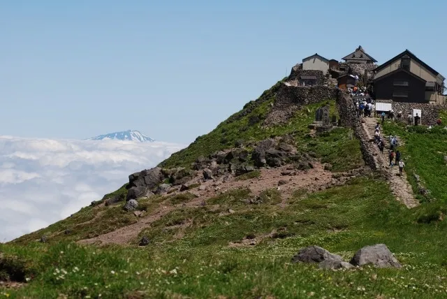 月山