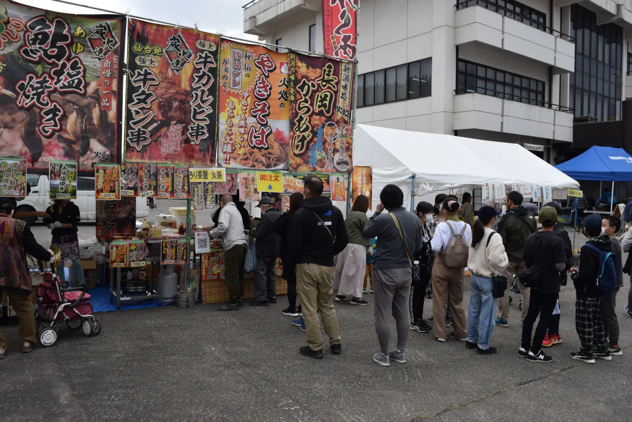 物産展(越後川口名物:鮎の塩焼き など)