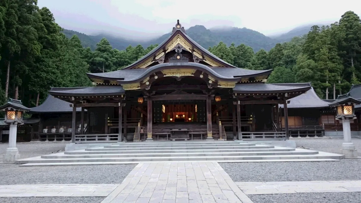 彌彦神社