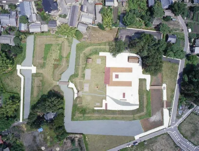 国史跡　奥山荘の歴史と城館跡