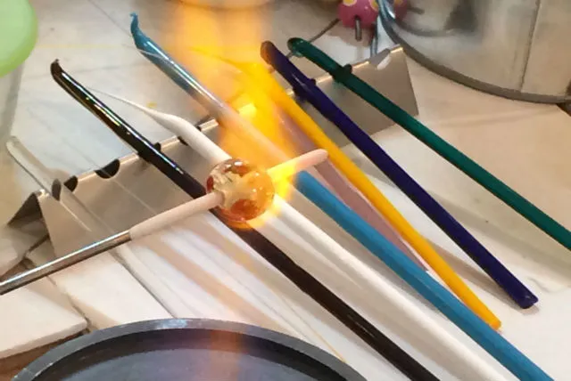 選べる色は30種類！色とりどりのとんぼ玉を作ろう