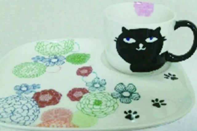 好きな模様のオリジナル食器が完成!手ぶらでポーセラーツ体験
