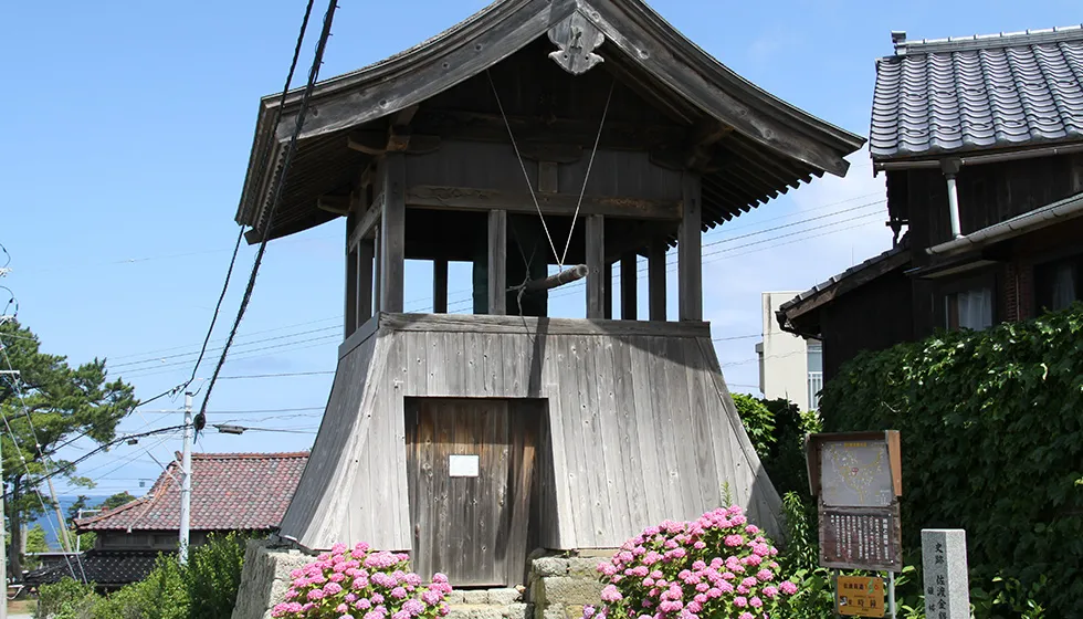 現在も朝夕、時を告げています。