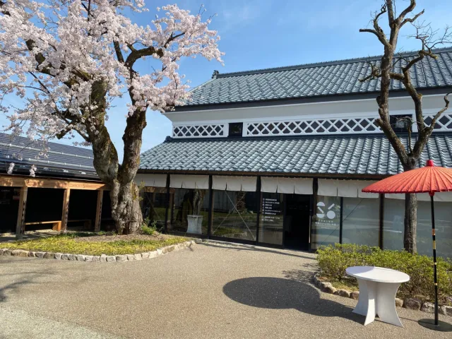 旧機那サフラン酒製造本舗・米蔵