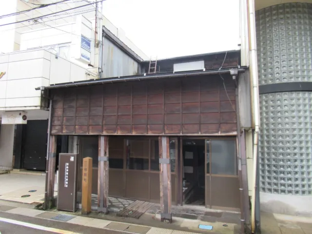 旧金津憲太郎桶店