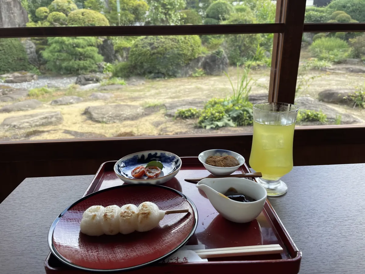 お団子セットとお庭