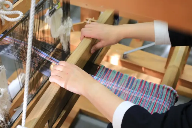 佐渡のお母さんたちと作ろう!佐渡で受け継がれる裂織体験