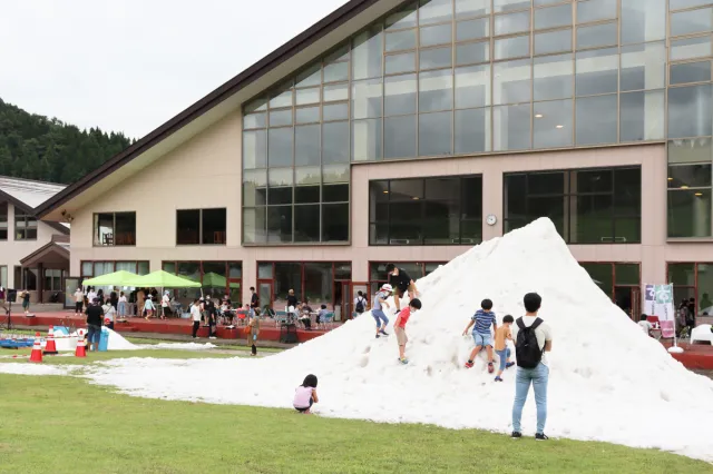 山のうえ真夏の雪まつり in 雪だるま高原キューピットバレイ