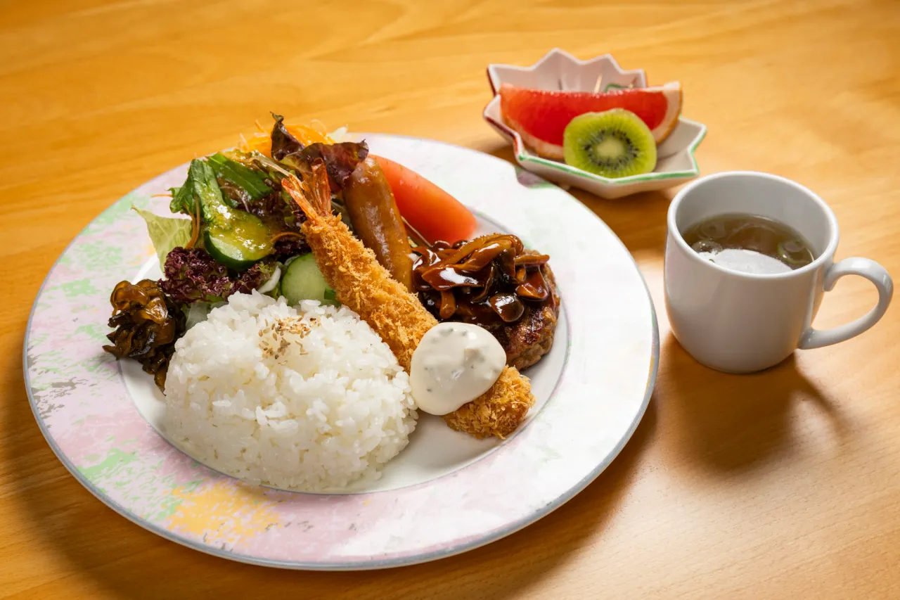 神湯とふれあいの里「大人様ランチ」1,400円※ランチ限定メニュー