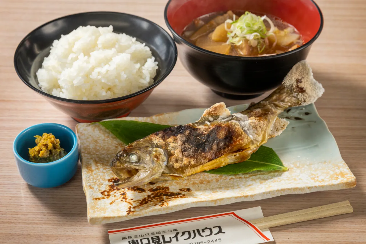 奥只見レイクハウス「奥只見定食 けんちん汁付き」1,650円※平日限定メニュー/11月6日まで提供