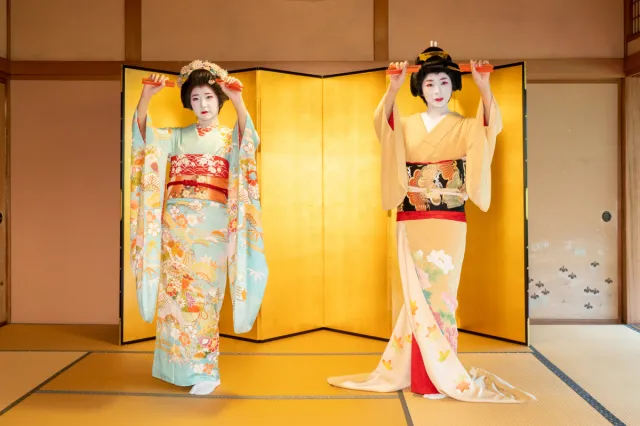 老舗割烹 蛍で愉しむ旬の味覚と古町芸妓の踊り＜がたバスツアー＞