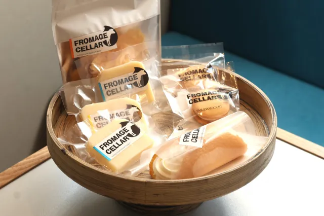 ヤスダヨーグルト　チーズ専門店「フロマージュセラー」