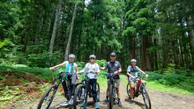 オフロード＆絶景を楽しむ！プライベートE-bikeアドベンチャー