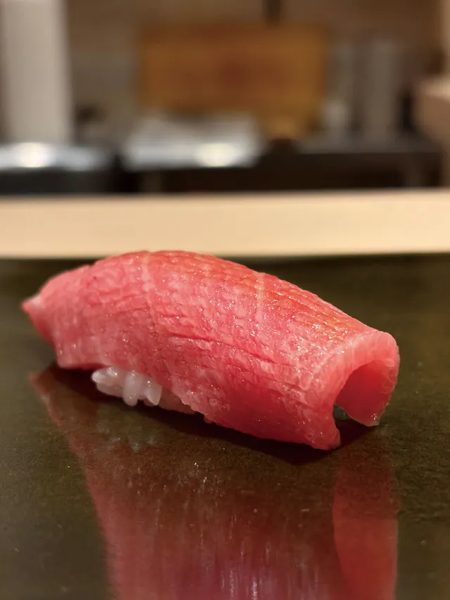すし 黒衣