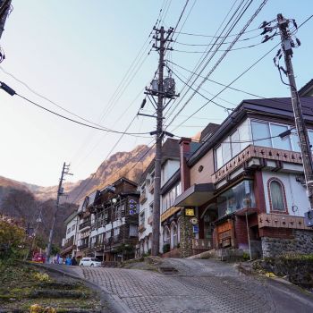 燕温泉街